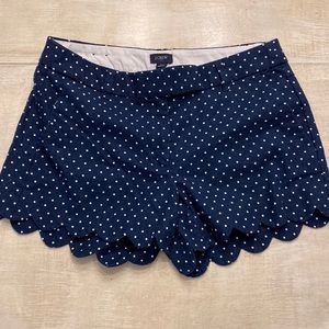 J.Crew scalloped bottom shorts. EUC size 4. Navy and white polka dots.